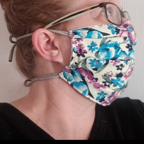 4 personal face mask that ties or loops - Picture 3 of 8